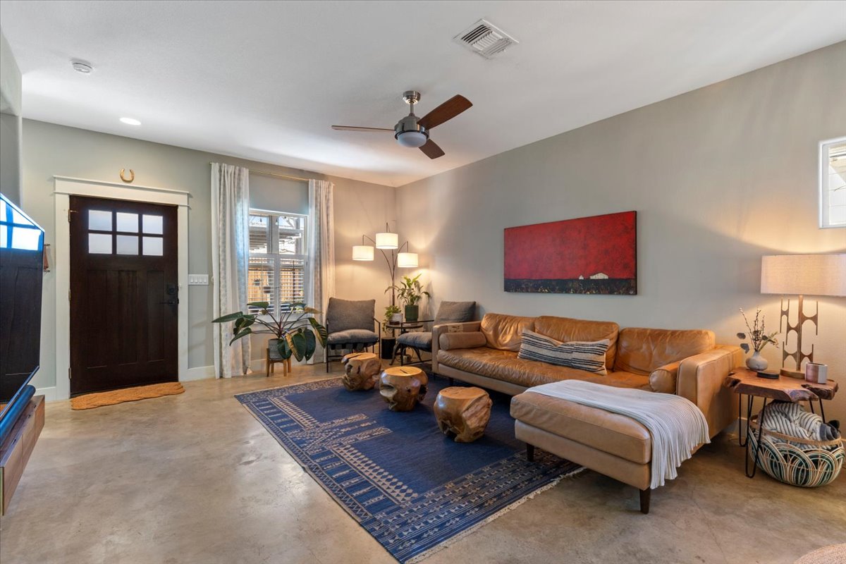 3014 Neal Street Austin, TX 78702 - Photo 6 of 33