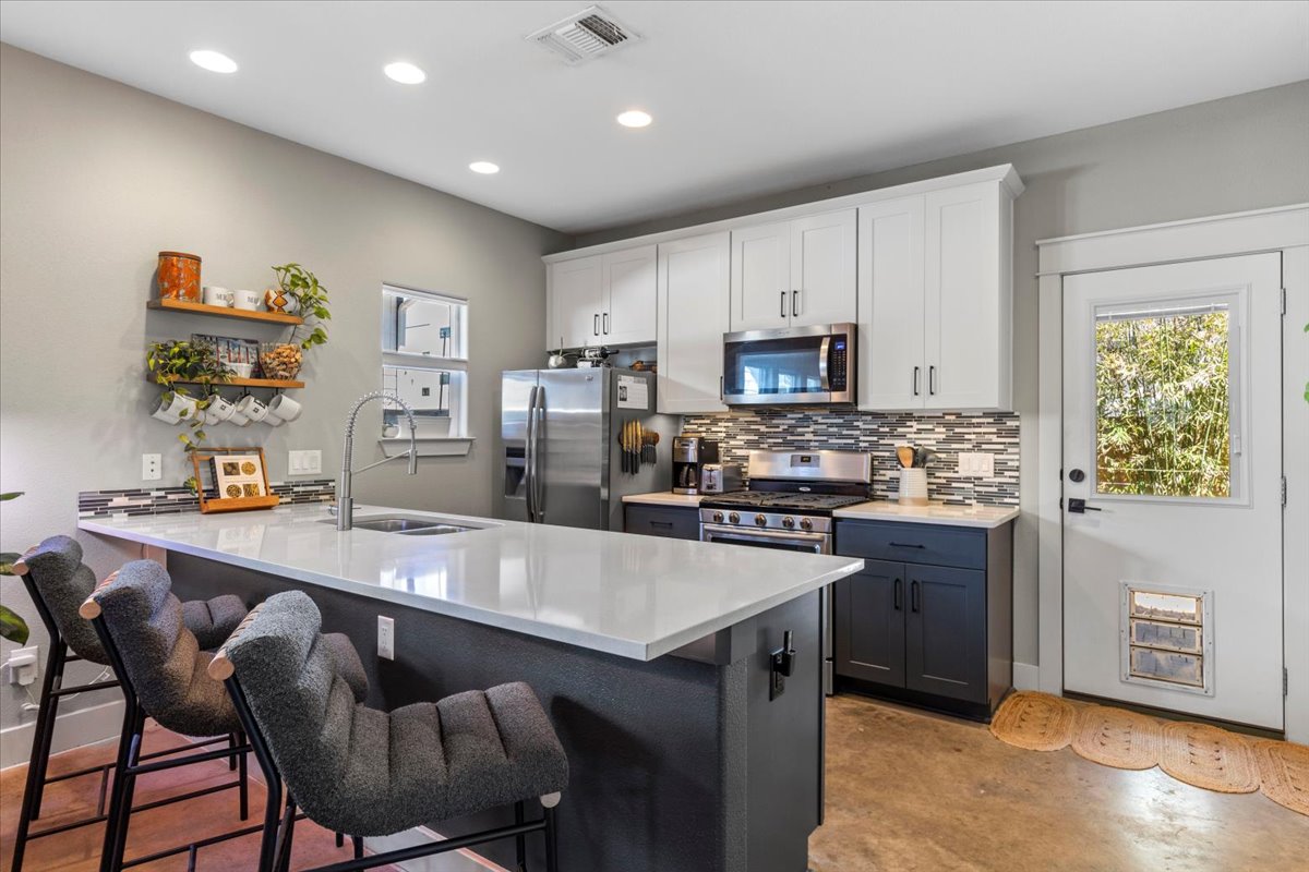 3014 Neal Street Austin, TX 78702 - Photo 9 of 33