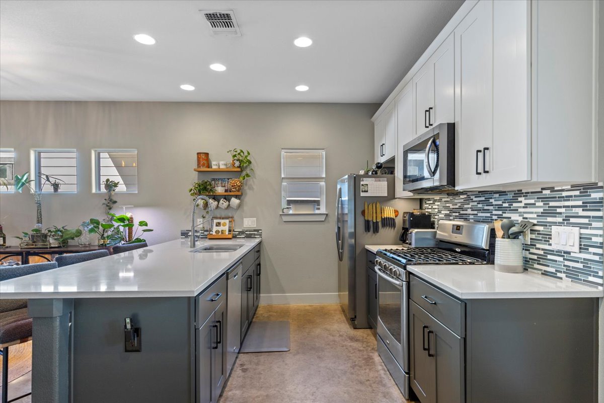 3014 Neal Street Austin, TX 78702 - Photo 10 of 33