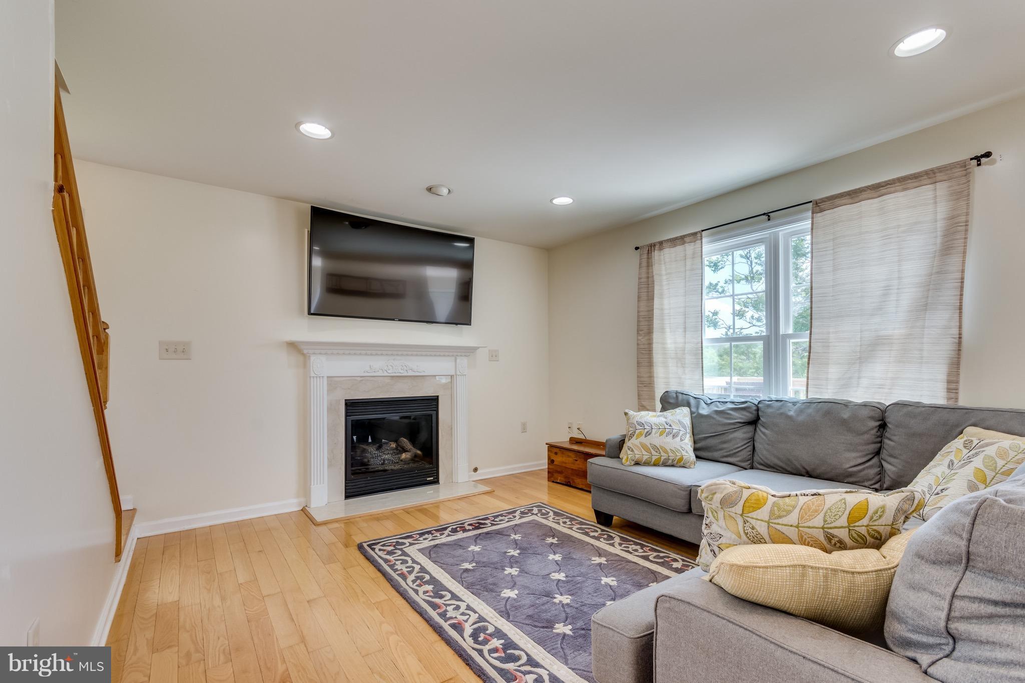 416 Ridge View Drive Berkeley Springs, WV 25411 - Photo 5 of 30 Living Room