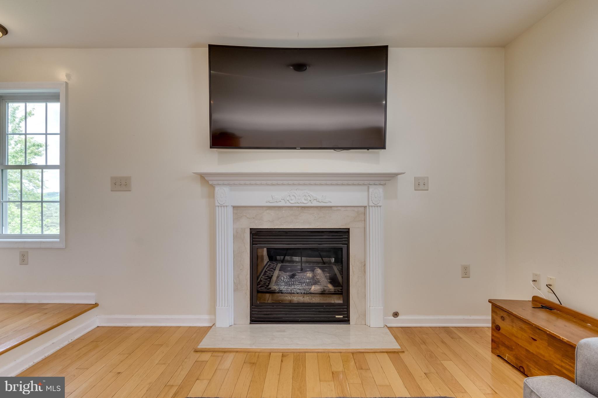 416 Ridge View Drive Berkeley Springs, WV 25411 - Photo 6 of 30 Living Room