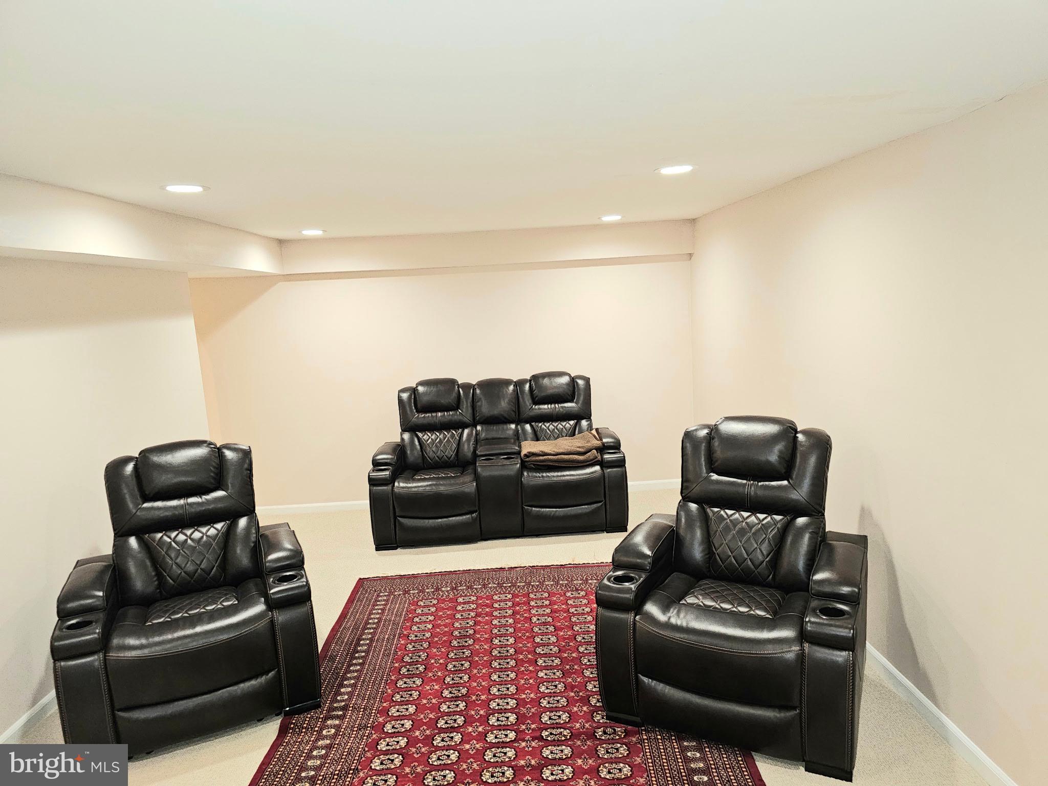 14211 Ansted Road Silver Spring, MD 20905 - Photo 23 of 27 a living room with furniture