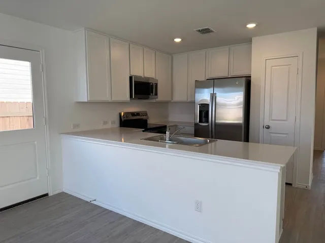 $1,595 | 113 Marty Allen Loop, Jarrell, TX 76537