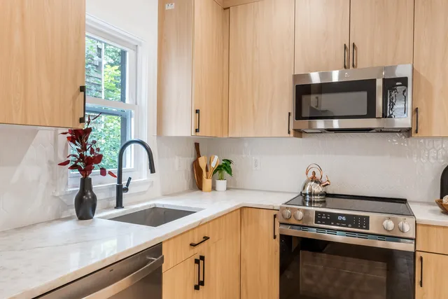 $860,000 | 171 Summit Avenue, Jersey City, NJ 07304