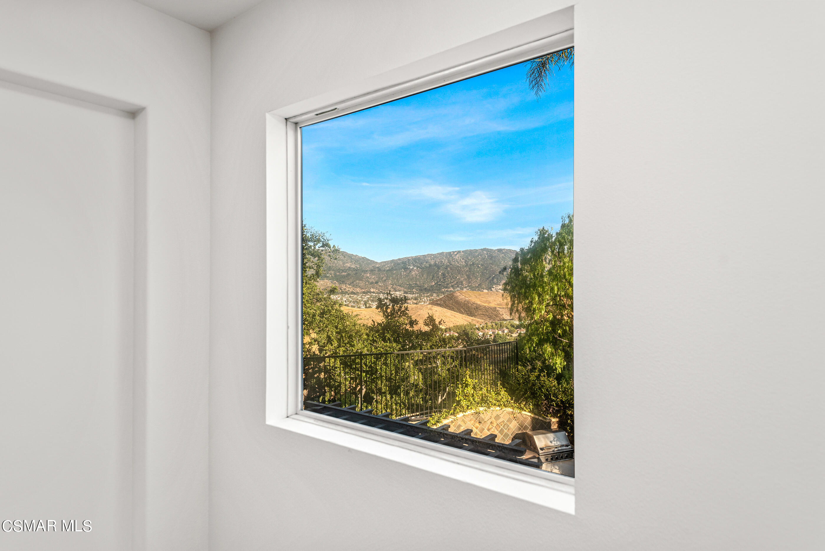 5984 Piuma Court Simi Valley, CA 93063 - Photo 44 of 70 a view of a large window