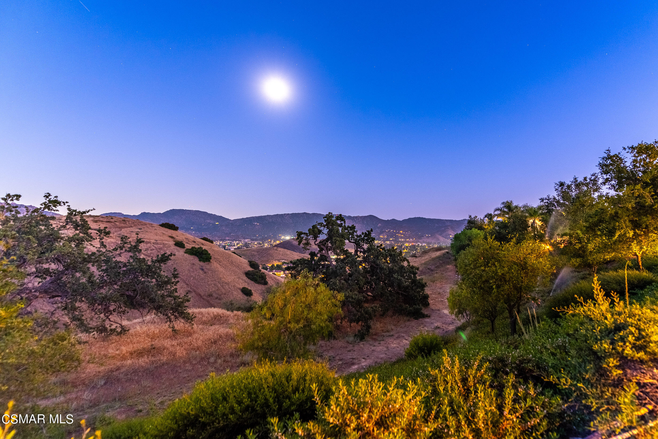 5984 Piuma Court Simi Valley, CA 93063 - Photo 60 of 70 a view of a houses with a yard