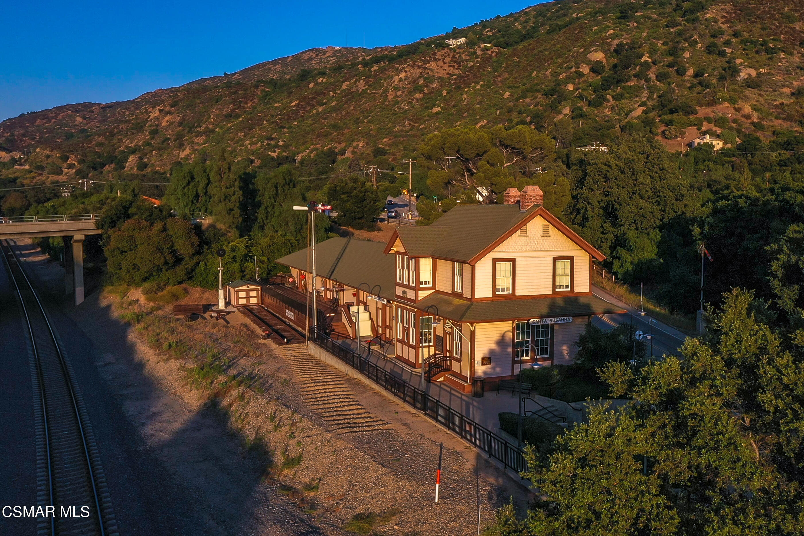 5984 Piuma Court Simi Valley, CA 93063 - Photo 67 of 70 a front view of a house with a yard