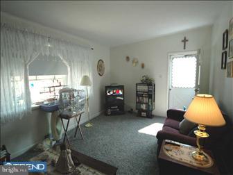 767 Claire Road Philadelphia, PA 19128 - Photo 2 of 6 Living Room