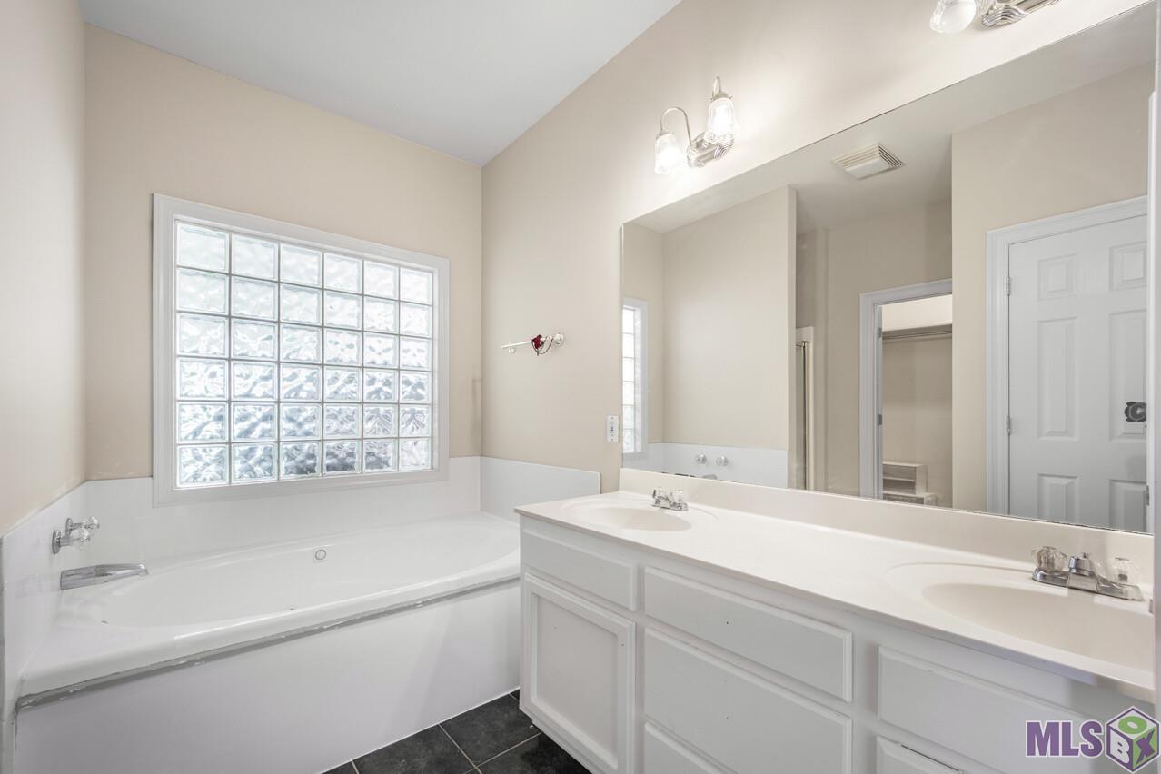 10560 Springglen Court Baton Rouge, LA 70810 - Photo 11 of 15