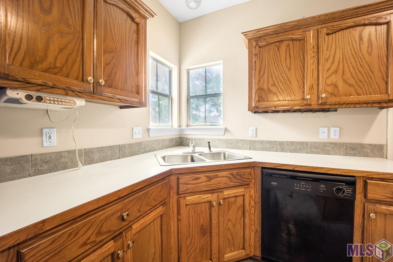 10560 Springglen Court Baton Rouge, LA 70810 - Photo 2 of 15