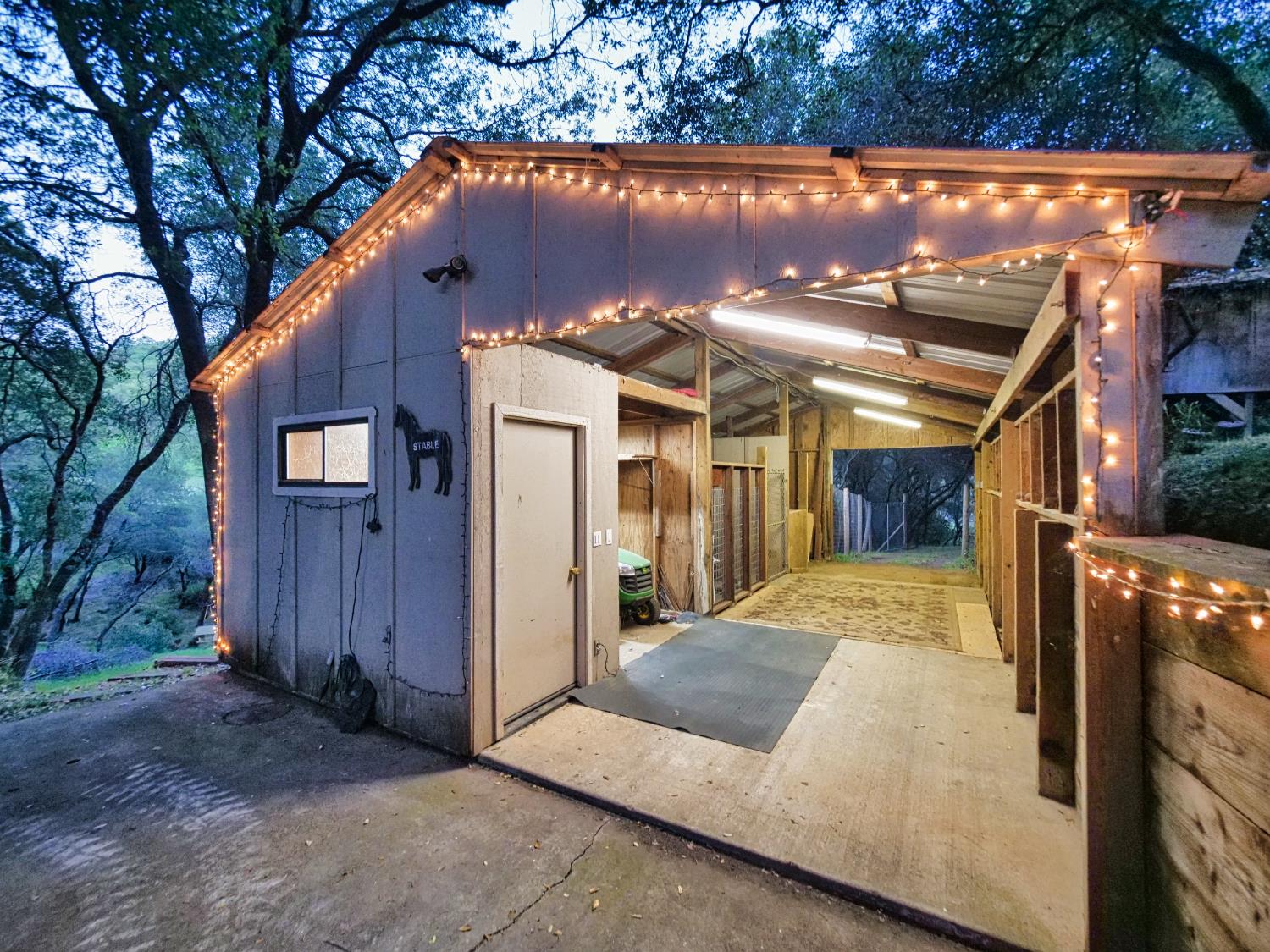 2405 Greensboro Road Placerville, CA 95667 - Photo 84 of 99 a view of a house with a tub