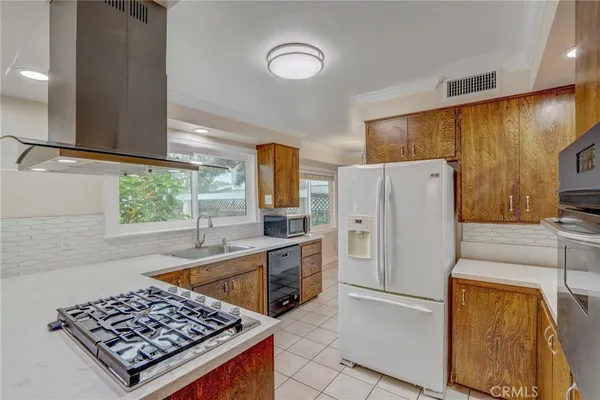 a view of a decorative light in a room