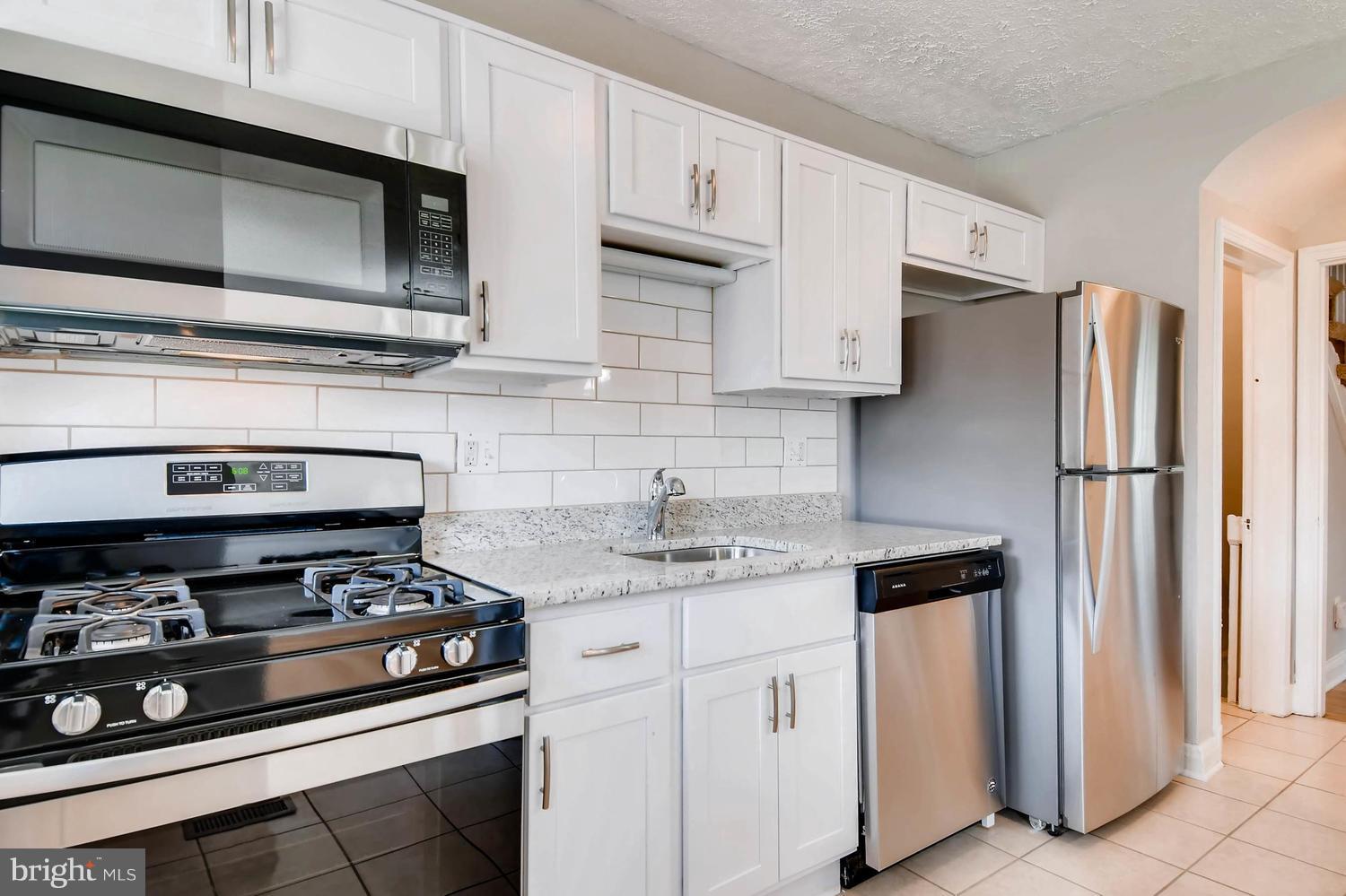3912 Edgewood Road Baltimore, MD 21215 - Photo 12 of 28 Kitchen