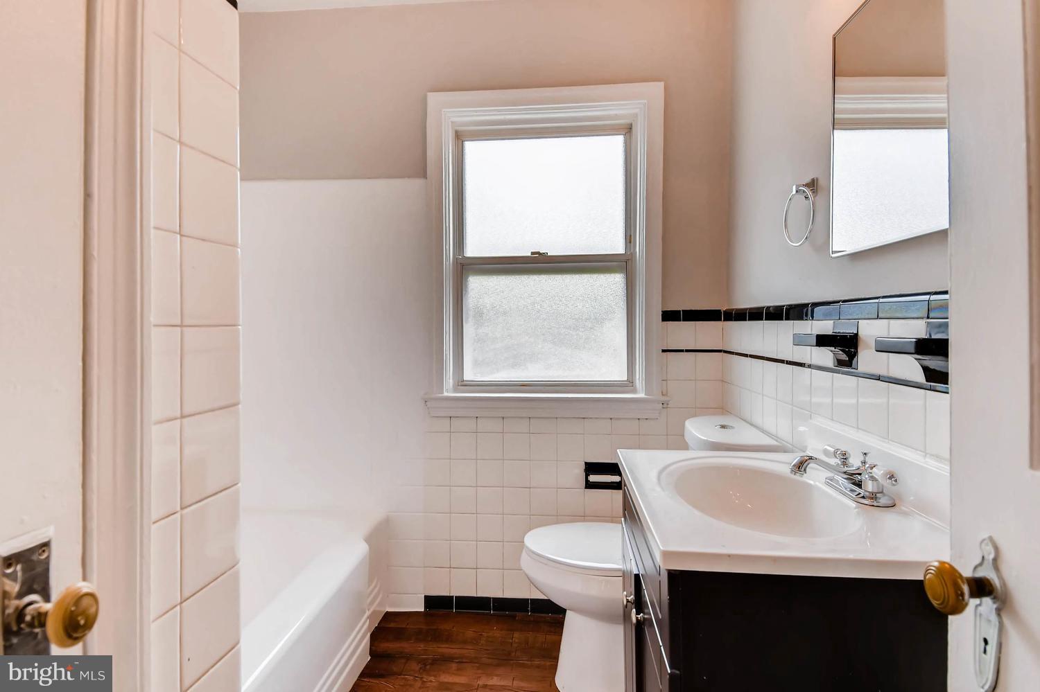 3912 Edgewood Road Baltimore, MD 21215 - Photo 20 of 28 Bath