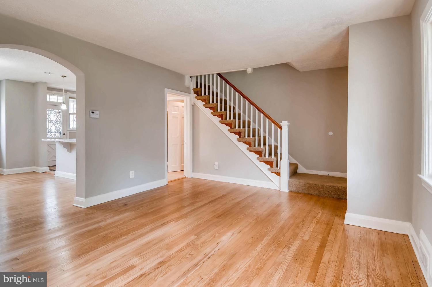 3912 Edgewood Road Baltimore, MD 21215 - Photo 5 of 28 Living Room