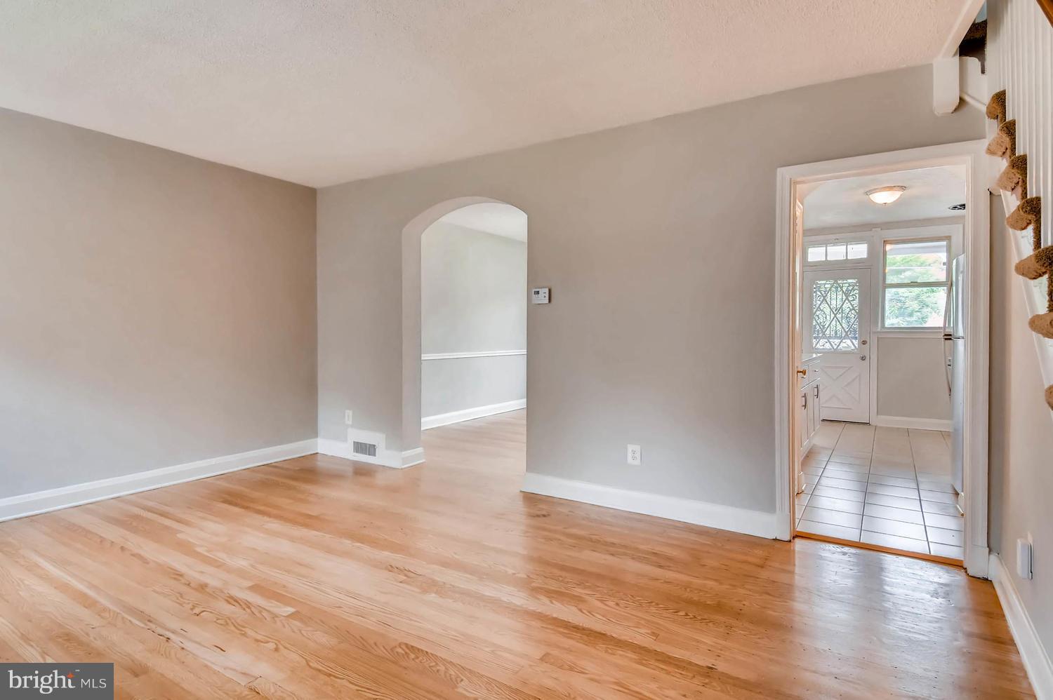 3912 Edgewood Road Baltimore, MD 21215 - Photo 7 of 28 Living Room