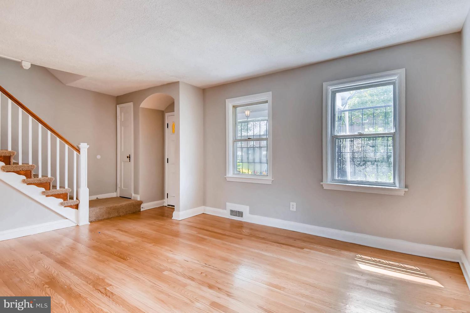 3912 Edgewood Road Baltimore, MD 21215 - Photo 8 of 28 Living Room