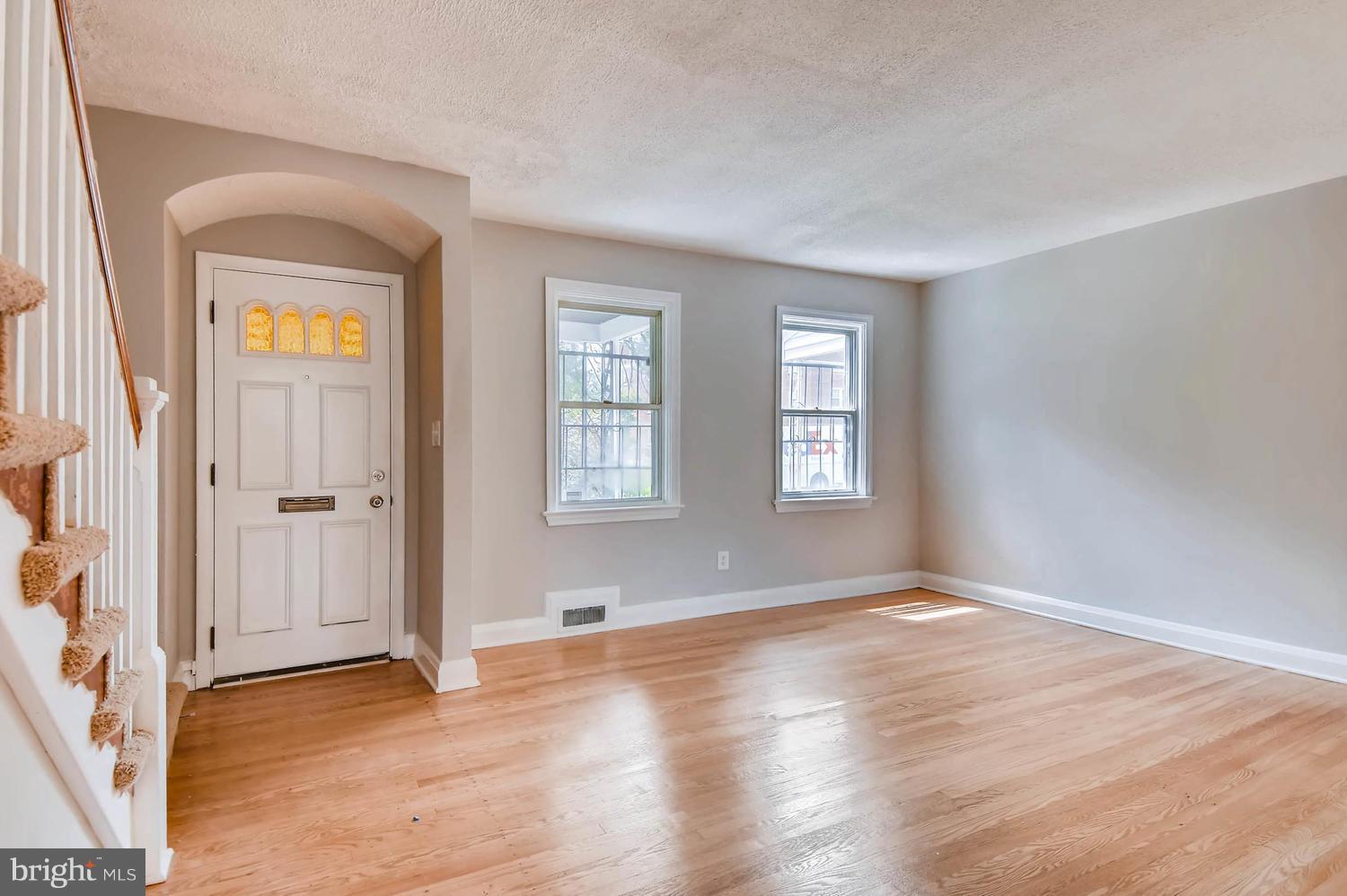 3912 Edgewood Road Baltimore, MD 21215 - Photo 9 of 28 Living Room