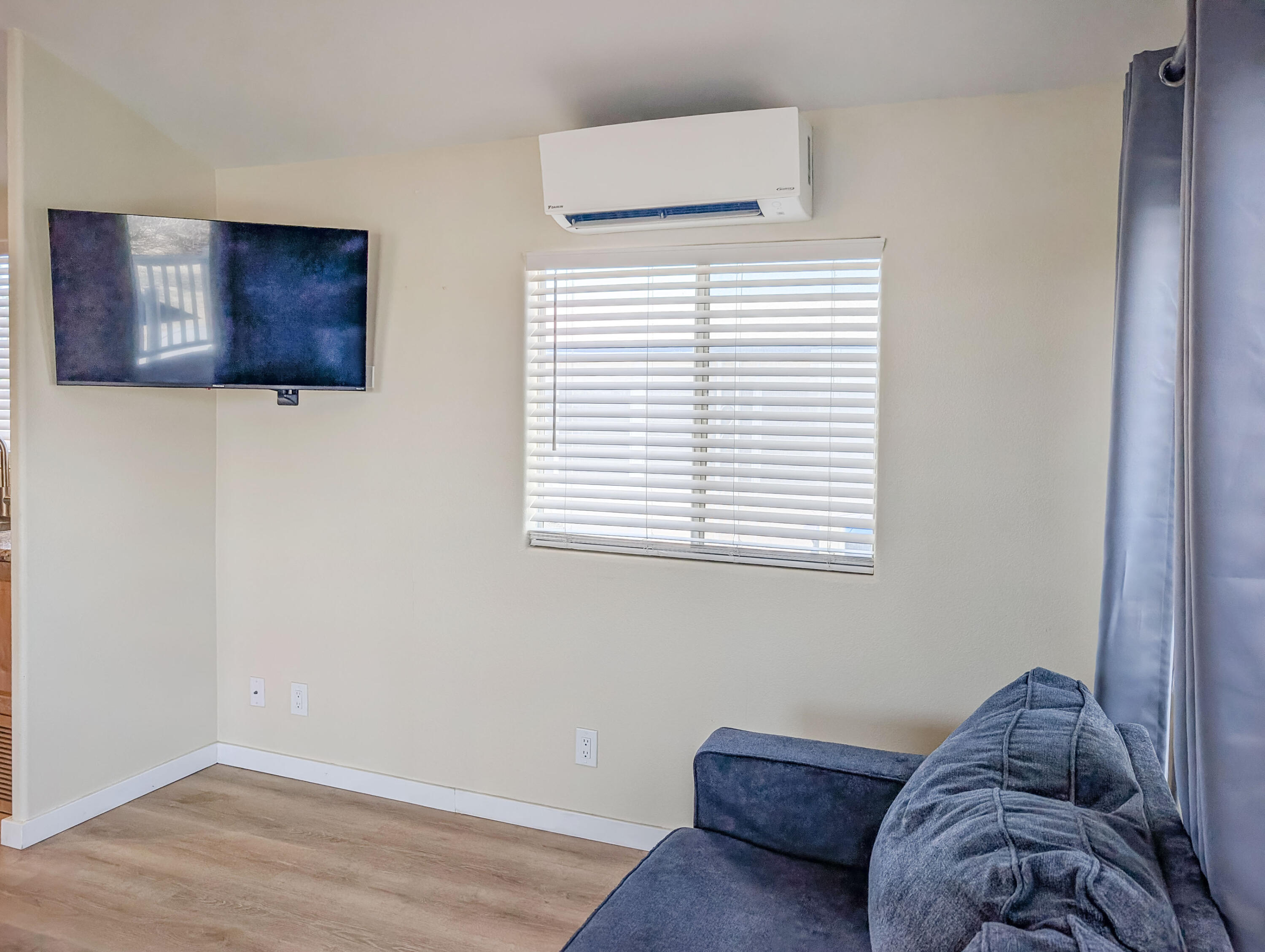 70200 Dillon Road, Unit 341 Desert Hot Springs, CA 92241 - Photo 17 of 33 Living Room with Mini-Split