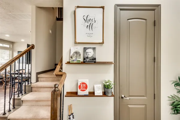 a view of front door with entryway