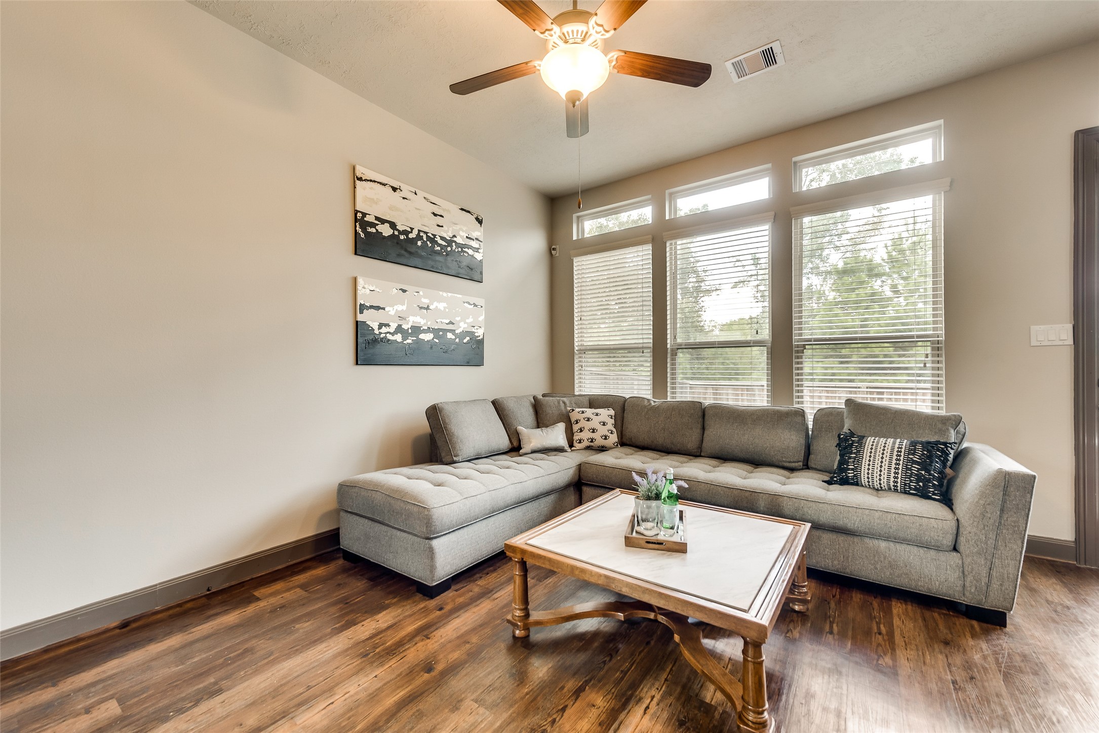 86 Aventura Place Spring, TX 77389 - Photo 5 of 23 a living room with furniture and a window