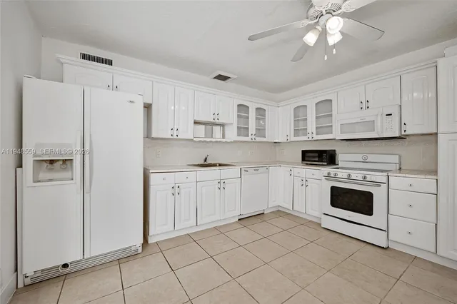 $2,000 | 1922 McKinley Street, Unit 2, Hollywood, FL 33020