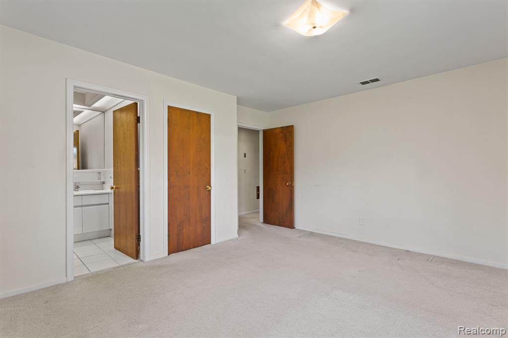 25826 Farmington Road Farmington Hills, MI 48336 - Photo 26 of 43