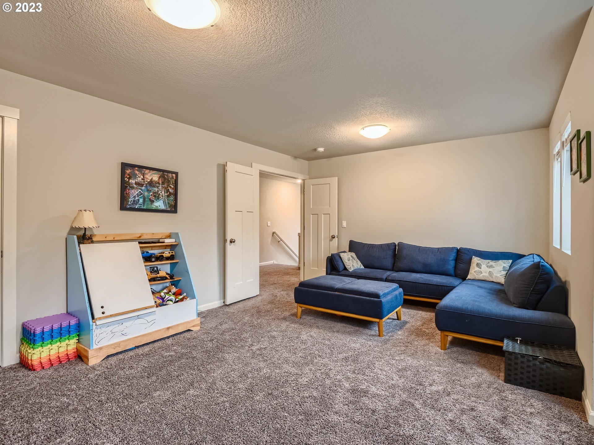 38439 Maple Street Sandy, OR 97055 - Photo 26 of 34 a living room with furniture