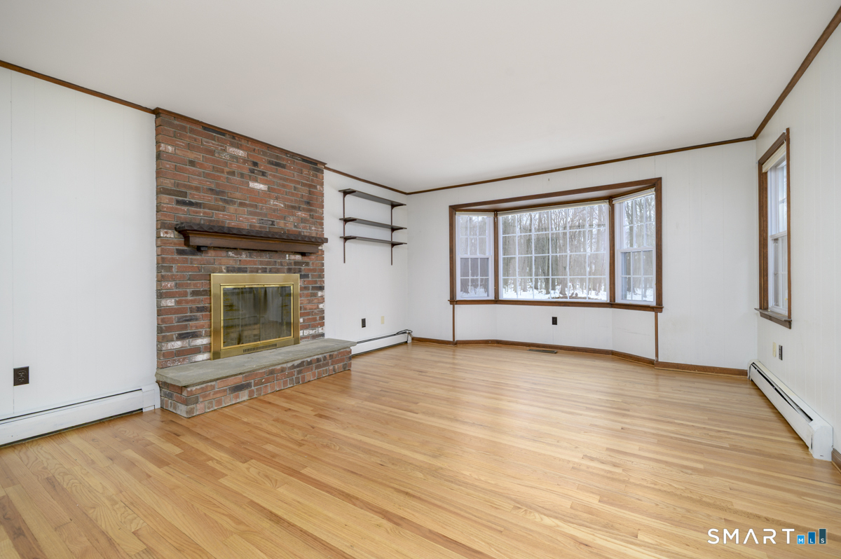 41 Catherine Street Trumbull, CT 06611 - Photo 11 of 37