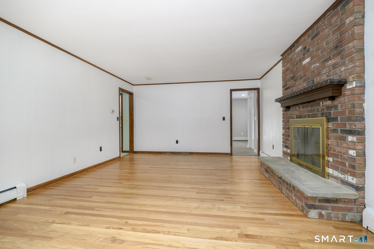 41 Catherine Street Trumbull, CT 06611 - Photo 12 of 37