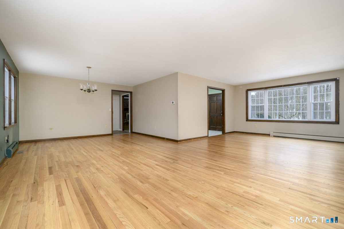 41 Catherine Street Trumbull, CT 06611 - Photo 13 of 37