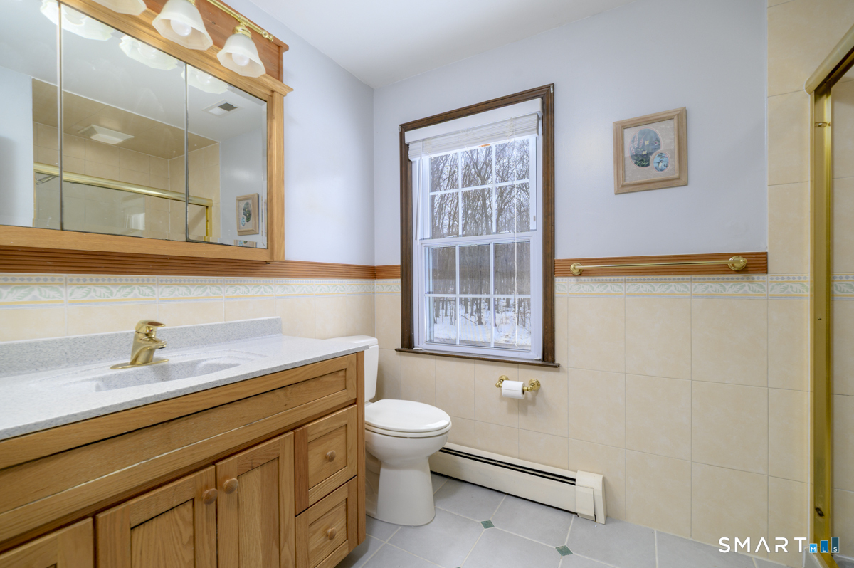 41 Catherine Street Trumbull, CT 06611 - Photo 15 of 37