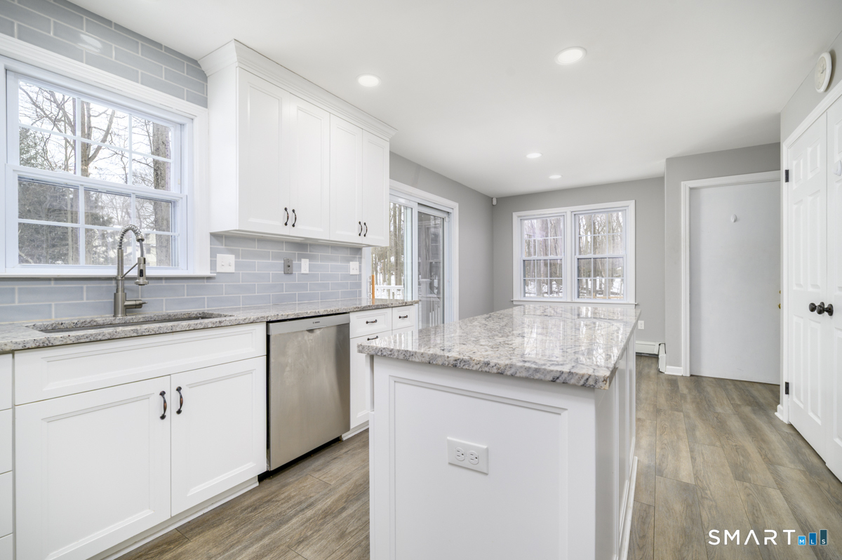 41 Catherine Street Trumbull, CT 06611 - Photo 23 of 37