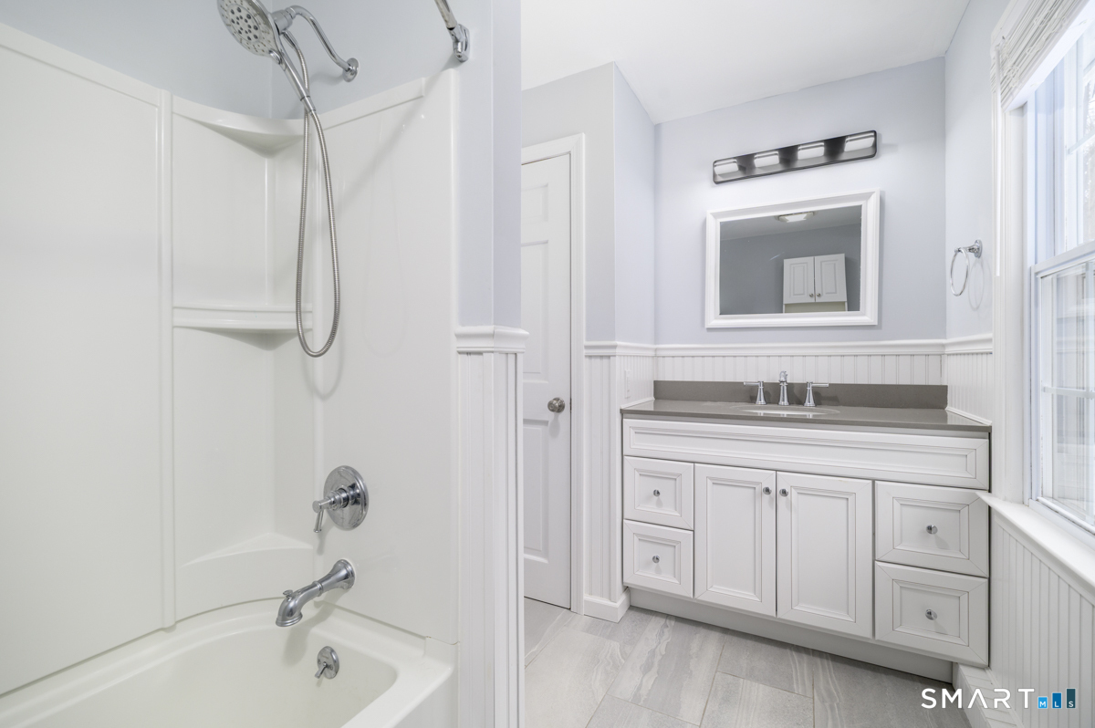 41 Catherine Street Trumbull, CT 06611 - Photo 7 of 37