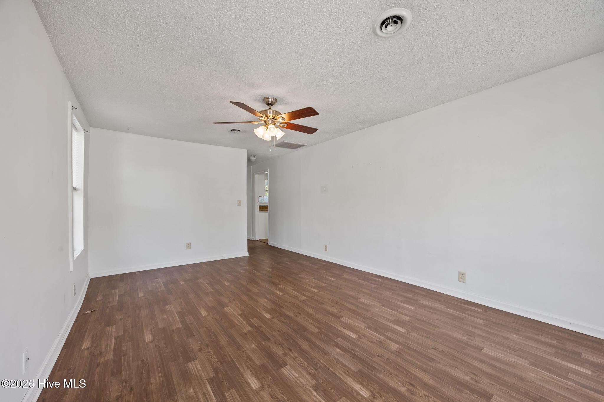 321 Miller Boulevard Havelock, NC 28532 - Photo 4 of 21 Living Room