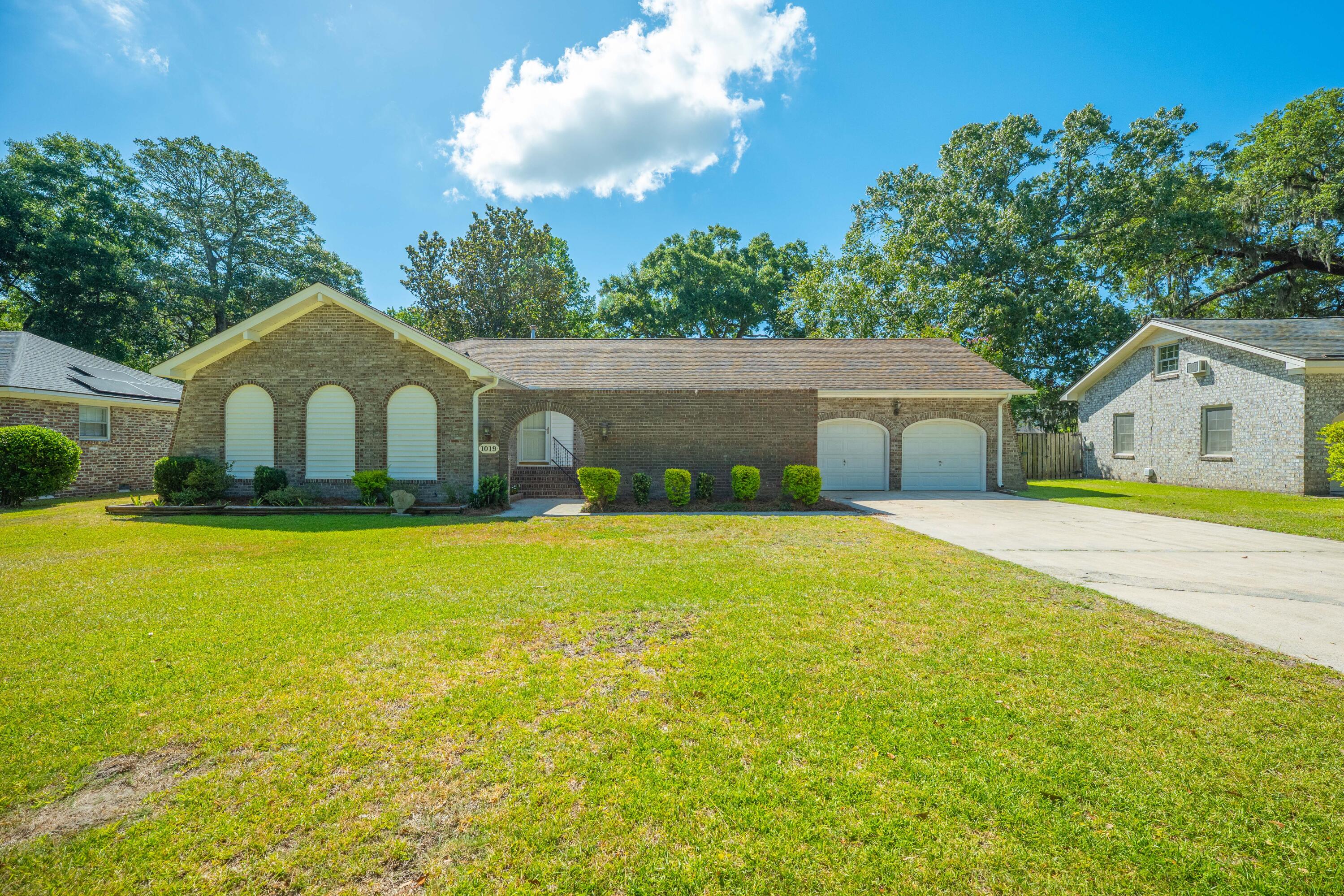1019 Yeamans Hall Road Hanahan, SC 29410 - Photo 2 of 32 Front Yard