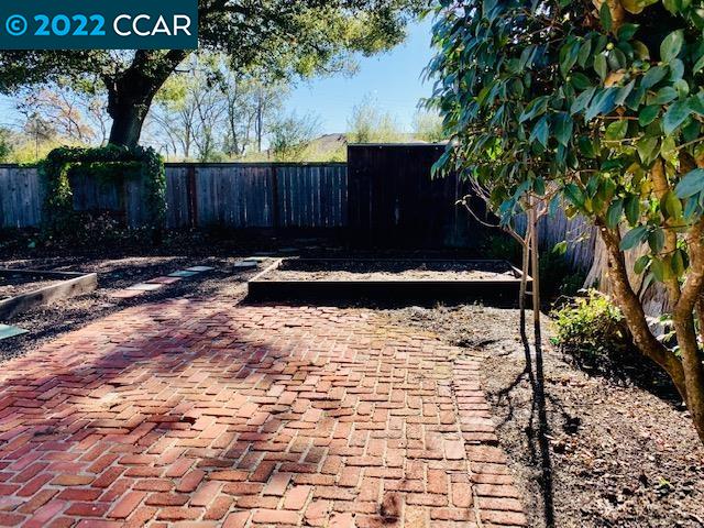 3263 Hillview Lane Lafayette, CA 94549 - Photo 5 of 24 a view of a backyard of the house