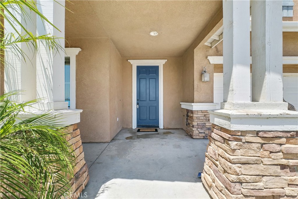 906 Sparrow Way Perris, CA 92571 - Photo 3 of 30