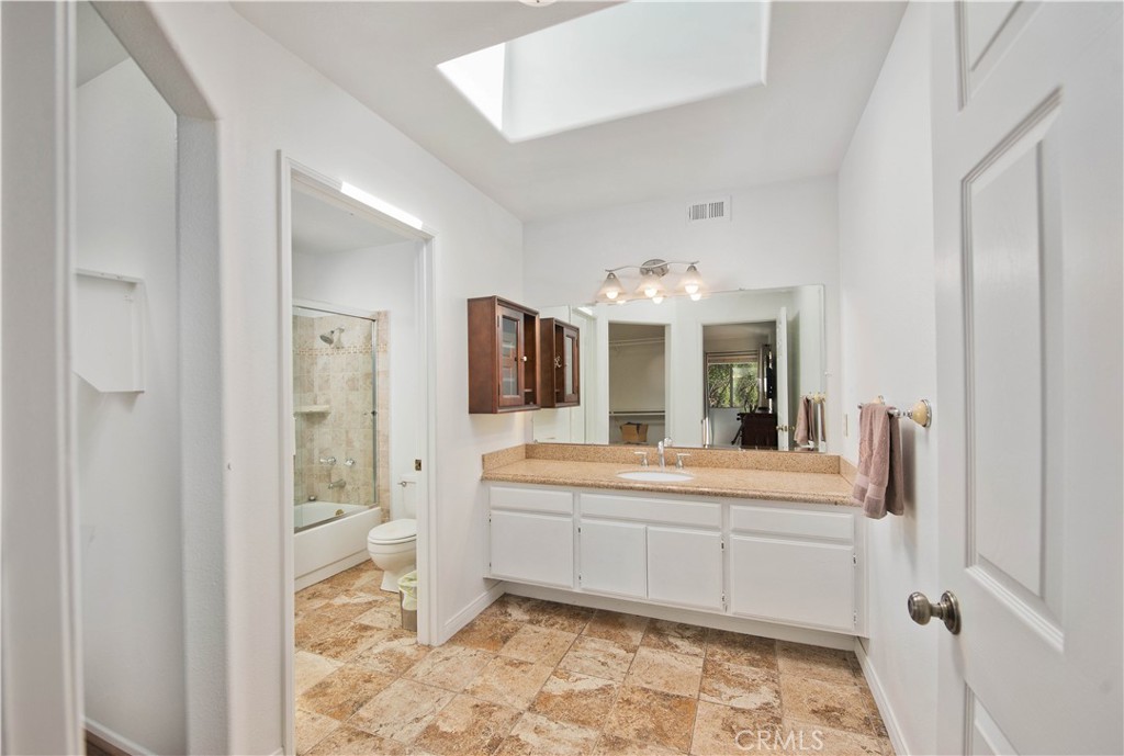 25829 Blake Court Stevenson Ranch, CA 91381 - Photo 21 of 33 Primary Bath