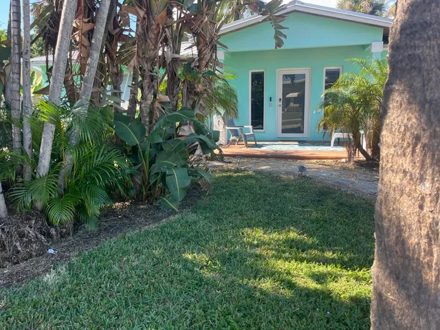a view of a house with backyard and sitting area