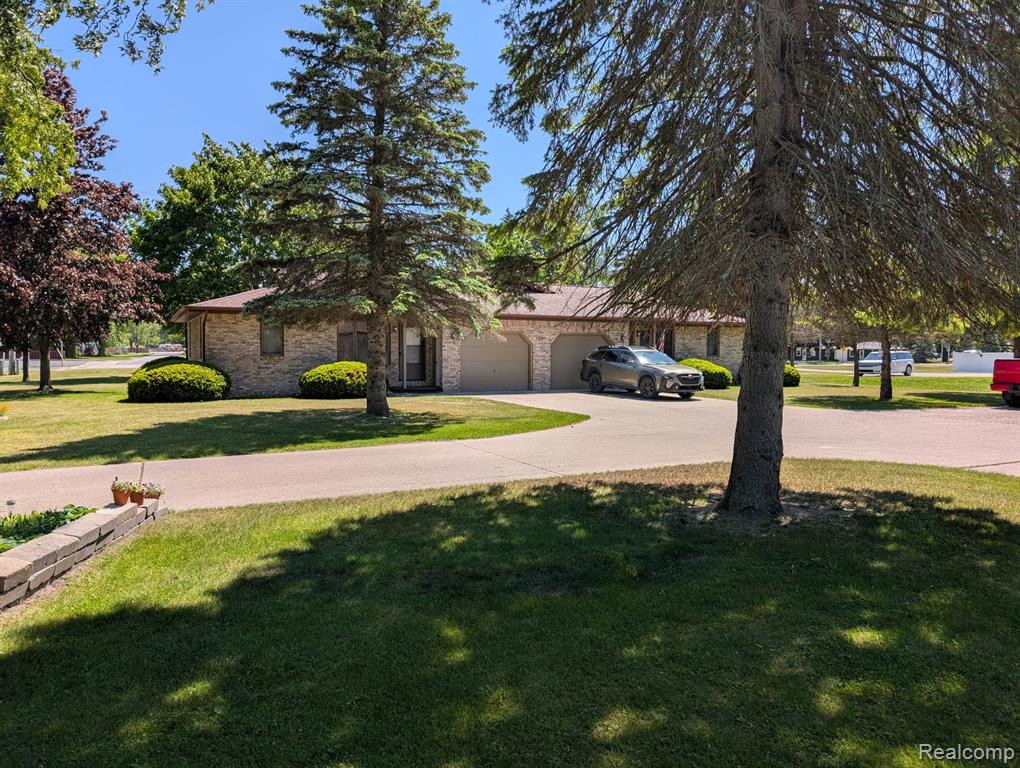 600 Thomas Street Hemlock, MI 48626 - Photo 3 of 22