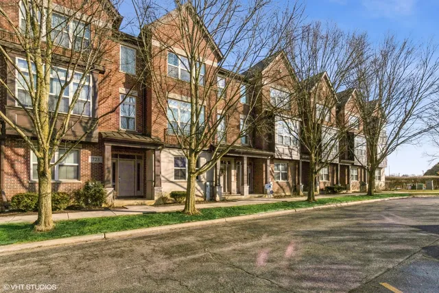 $3,250 | 723 Telluride Court, Unit 723, Vernon Hills, IL 60061