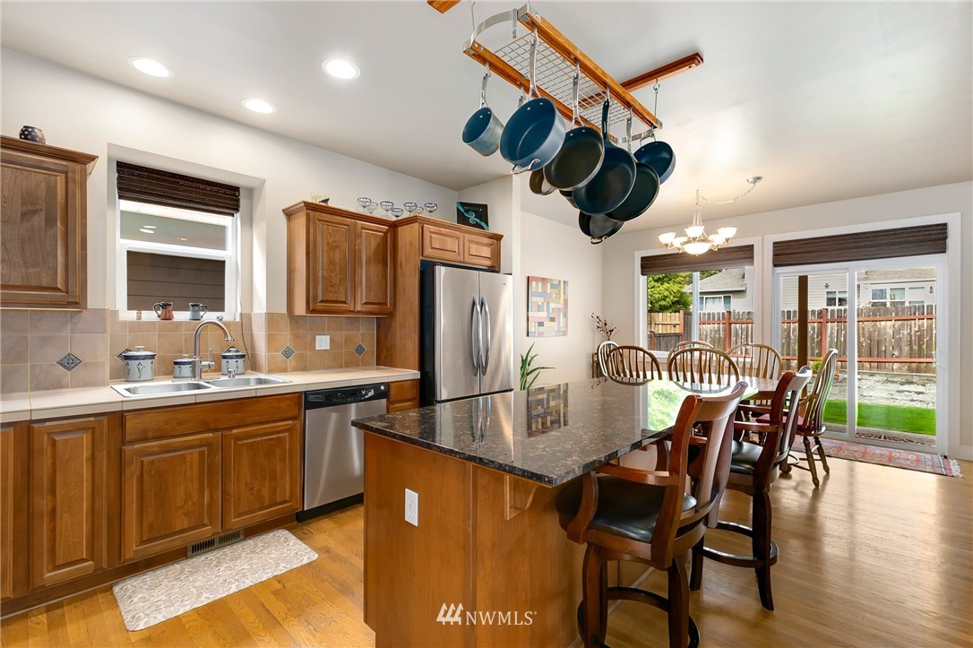 16032 Southeast 137th Terrace Renton, WA 98059 - Photo 4 of 25