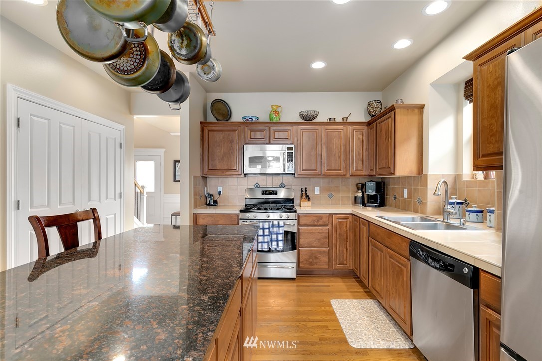 16032 Southeast 137th Terrace Renton, WA 98059 - Photo 6 of 25
