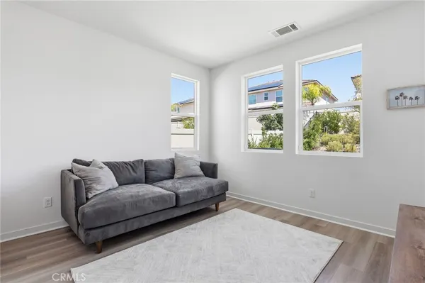 $6,600 | 18135 Hedgerow Way, Canyon Country, CA 91350
