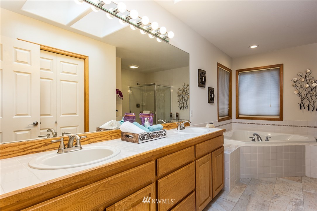 19015 33rd Avenue Southeast Bothell, WA 98012 - Photo 14 of 21
