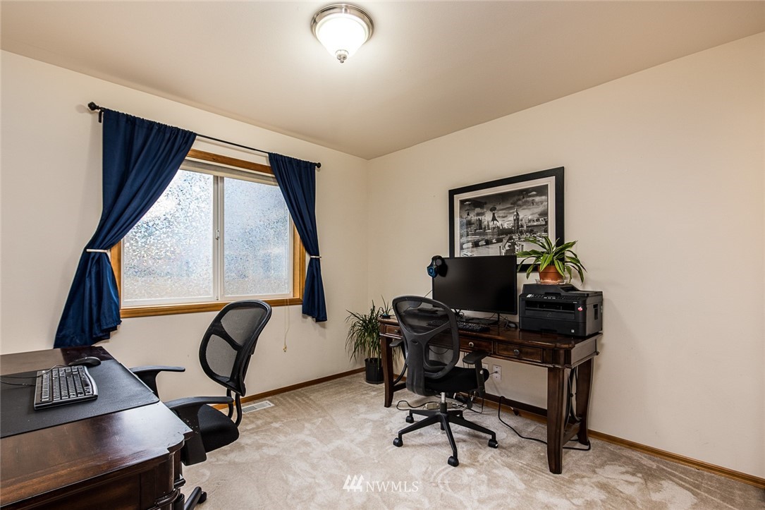 19015 33rd Avenue Southeast Bothell, WA 98012 - Photo 19 of 21