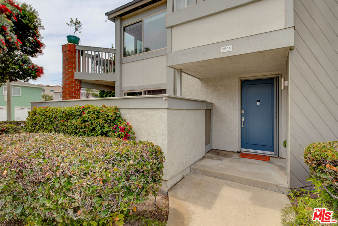 3544 Sunset Lane Oxnard, CA 93035 - Photo 3 of 56 a sign that is on the side of a building