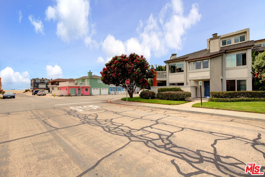 3544 Sunset Lane Oxnard, CA 93035 - Photo 51 of 56 a front view of multiple houses with yard