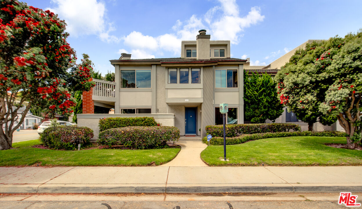 3544 Sunset Lane Oxnard, CA 93035 - Photo 52 of 56 a front view of a house with a garden